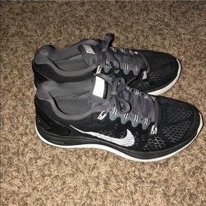 Woman’s nike running shoes lunarglide 5
